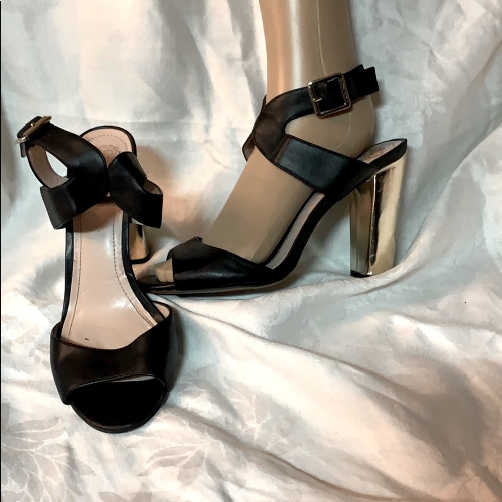 🎁Vince Camuto Adalyn black with silver block heel